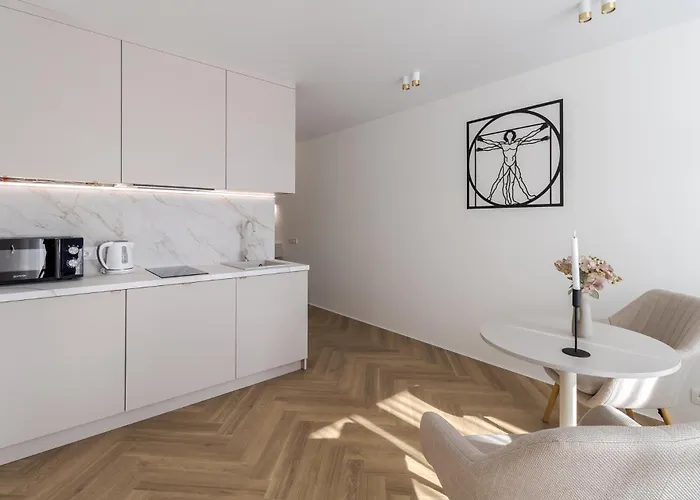 Osapart In A Complex Great Britain 3 *